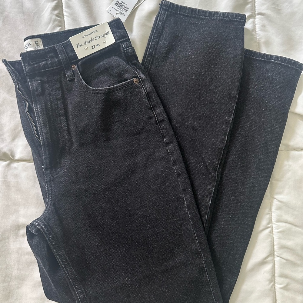 Abercrombie & Fitch Ultra High Rise Ankle Straight Jeans - Black